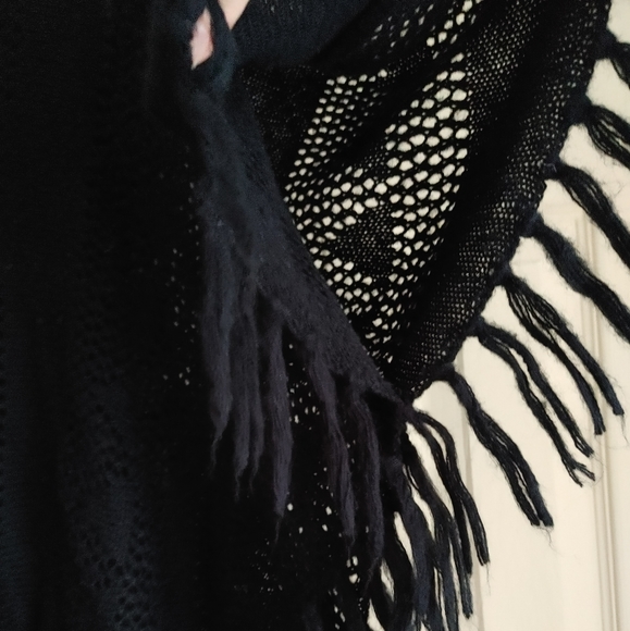 Jack BB Dakota Black Knit Poncho - Picture 7 of 14